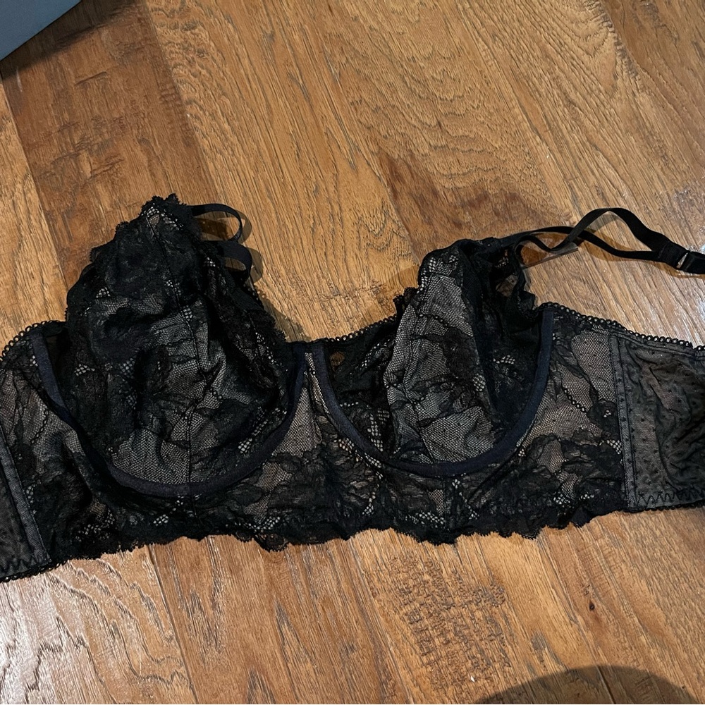 Chic Black Lace Underwire Bra